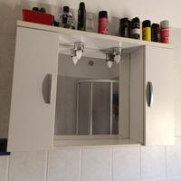 Specchiera con due ante e luci integrate