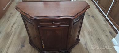 Armadietto classico bombato marrone