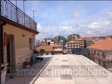 Attico ascensorato con terrazzo ad Acireale centro