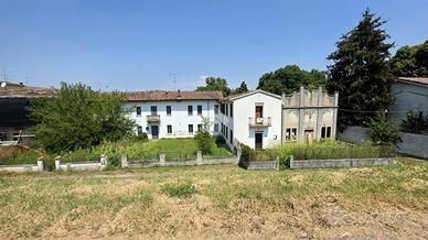 CASA SEMINDIPENDENTE A BORGO VIRGILIO