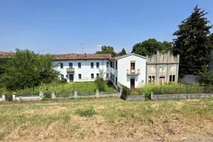 CASA SEMINDIPENDENTE A BORGO VIRGILIO
