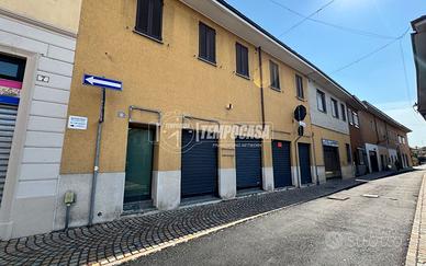 Negozio a Arluno Piazza Pozzobonelli 3 locali