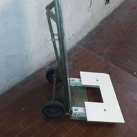 Carrello modificato per trasporto libri