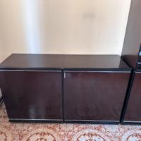 Mobiletto nero con vetrina