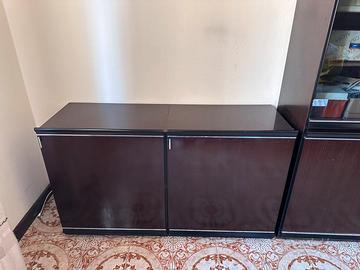 Mobiletto nero con vetrina