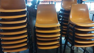 30 sedie da esterno.