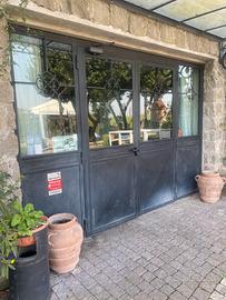 Tettoia e porta ferro battuto