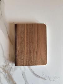 Lampada ricaribile a forma di libro