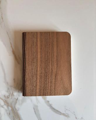 Lampada ricaribile a forma di libro