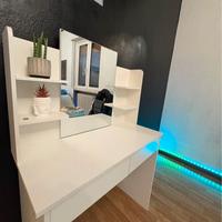 Scrivania con illuminazione a Led