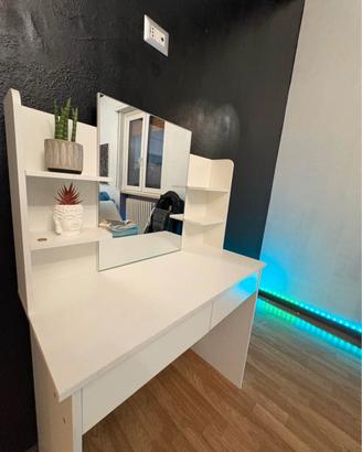 Scrivania con illuminazione a Led