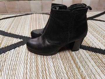 Stivaletti PRIMOPIANO in Pelle Nera - Tacco Comodo