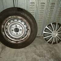 Cerchi in ferro con copertoni Nissan NV200 Evalia