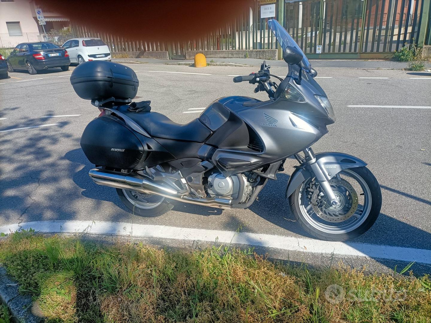 Honda Deauville 2006 Moto e Scooter In vendita a Milano