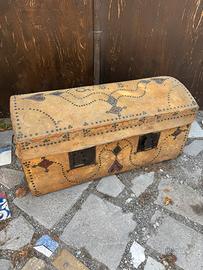 ANTICO BAULE DA VIAGGIO IMBOTTITO