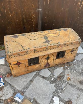 ANTICO BAULE DA VIAGGIO IMBOTTITO