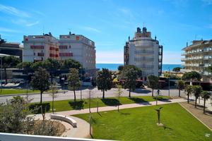 Vistafrontemare 50 metri da spiaggia con parcheggi