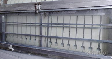 Finestra apertura vasistas