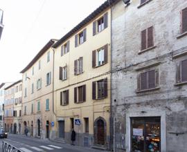 Pentalocale ristrutturato in centro storico