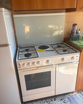 Cucina con attacco bombola gas 5 fuochi