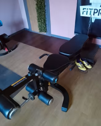 Attrezzi palestra POWERTECH e pacco pesi