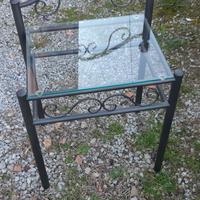 tavolino in metallo e ripiano in vetro 