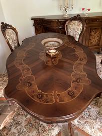 Sala da Pranzo Elegante in Stile Classico