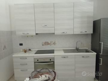 Cucina Mondo Convenienza 240 cm + tavolo e sedie