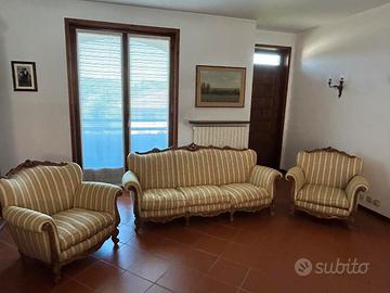 divano antico con poltrone € 500