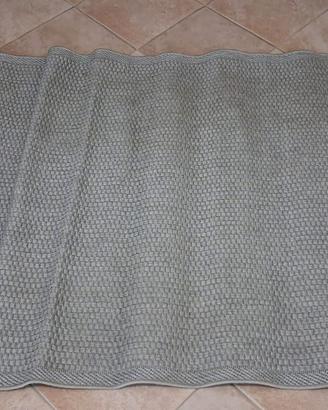 tappeto grigio 