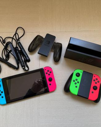 Nintendo switch + 4 controller come nuova