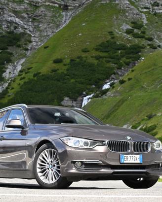 BMW 320d xDrive Touring F31 Luxury Automatica