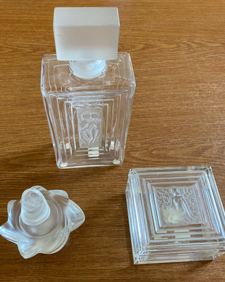 Set con portagioie e bottiglie per profumo Lalique