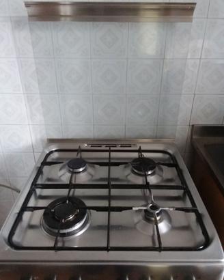 Cucina a gas con forno elettrico
