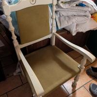 Comodino, letto e poltrona abbinati