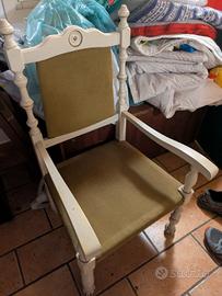 Comodino, letto e poltrona abbinati