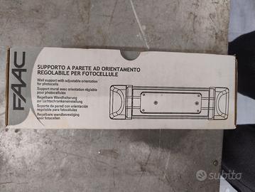 Supporto a parete ad orientamento per fotocellule 