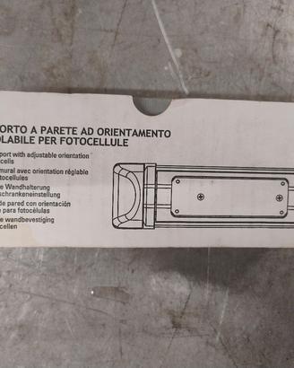 Supporto a parete ad orientamento per fotocellule 