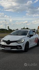 clio 4 rs trophy 220