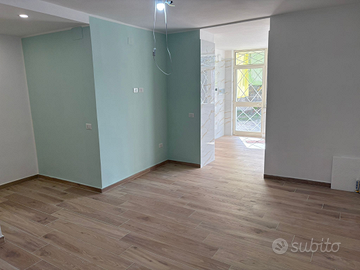 Lucrino bilocale ristrutturato in contesto privato