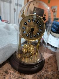 Orologio da tavolo al quarzo con cupola in vetro