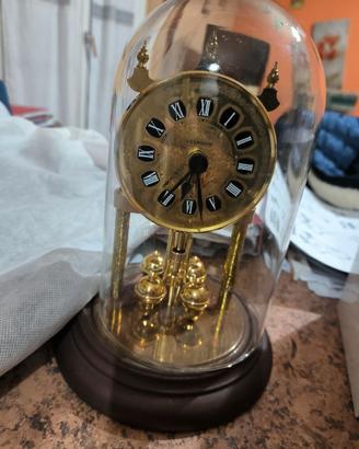 Orologio da tavolo al quarzo con cupola in vetro