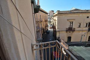 Casa indipendente con 2 terrazze a Bronte centro