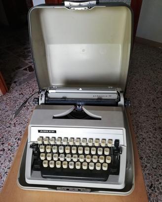 Macchina da scrivere portatile Adler