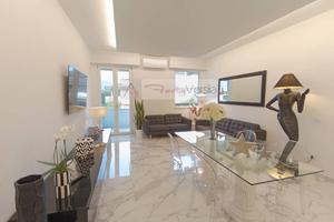 Appartamento di 115 m² con più di 5 locali e box a