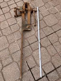 antica morsa a gambo da fabbro/ falegname