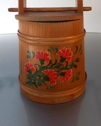 Contenitore in legno con coperchio