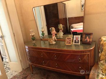 Cassettiera di metà secolo