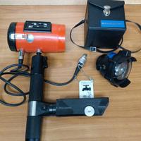 Obbiettivo e Flash subacqueo vintage con borsa