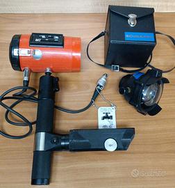 Obbiettivo e Flash subacqueo vintage con borsa